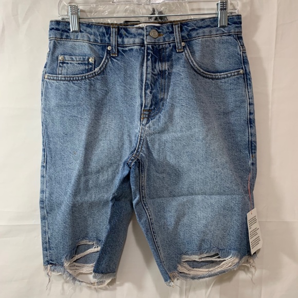 ASOS DESIGN Mens NWT slim denim shorts in light wash blue with raw hem 30” Waist - Picture 3 of 9